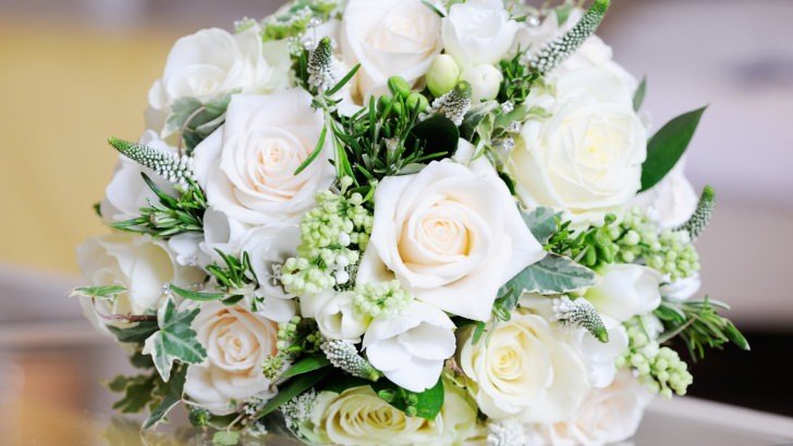 Beautiful White Roses Bouquet Wallpaper