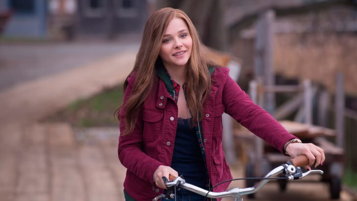 Chloe Grace Moretz in "If I Stay" Wallpaper