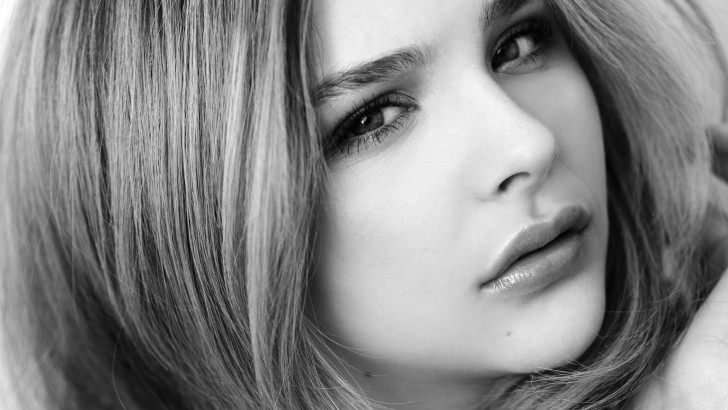 Chloe Grace Moretz Portrait Wallpaper