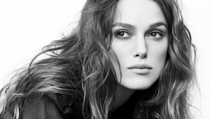 Keira Knightley in Black & White Wallpaper