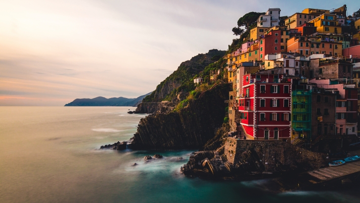 Riomaggiore, Cinque Terre, Italy Wallpaper