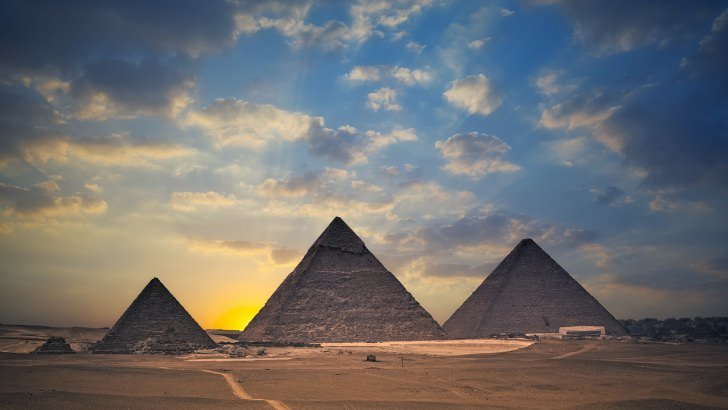 The Great Pyramids of Giza Wallpaper