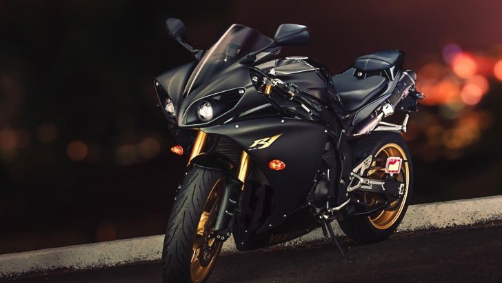 Yamaha YZF-R1 Wallpaper